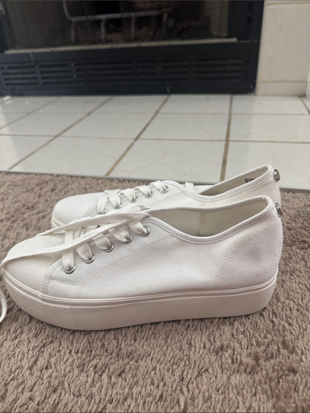 Steve Madden hardly worn Women’s White Canvas Platform Sneakers